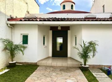 La casa está ubicada en el mejor Frax de Cuernavaca
Excelentes acabados
Segurida · Linda Casa en El Frac Ricnconada Vista Hermosa, El Frac Más Exclusivo de Cuernavaca