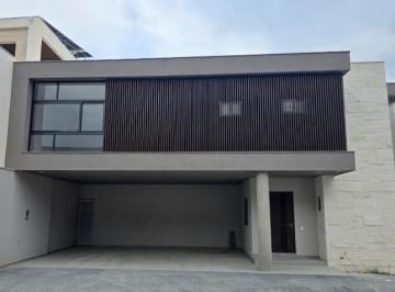 Casa · 315m² · 3 Recámaras · 2 Estacionamientos · Casa en Venta o Renta Col Privada Altares Carr Nacional Santiago - Monterrey