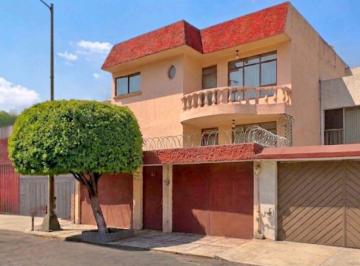 Casa de 4 habitaciones, Coyoacán · Casa en Venta en Coyoacán con 6 Cajones de Estacionamiento