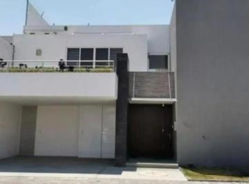 Casa de 2 habitaciones, San Pedro Cholula · Hermosa Casa en Venta con Acabados de Madera en Los Pinos Puebla