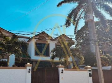 Casa · 425m² · 3 Recámaras · 3 Estacionamientos · Casa en Lomas de Rosales