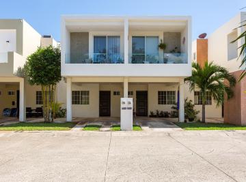 Casa de 3 habitaciones, Solidaridad · Casa Remodelada y Amueblada en Venta Selvanova Coto 3a