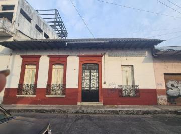 Casa de 6 habitaciones, Uruapan · Casa en Venta, con Vocación Comercial, Calle 5 de Mayo