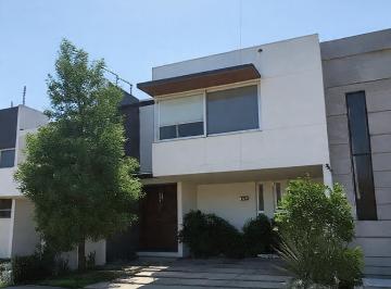 Casa en condominio de 3 habitaciones, Zapopan · Casa Moderna en Venta en La Cima Coto C, Zapopan, 3 Recámaras, Vigilancia 24/7 y Acabados de Lujo.