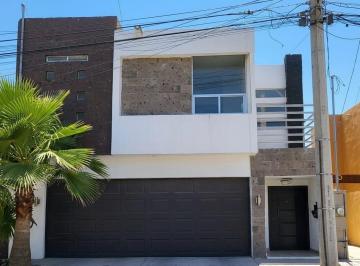 Casa · 250m² · 3 Recámaras · 2 Estacionamientos · Casa en Venta Atras de sam'S Club Los Bravos y Soriana Sendero, Vigilancia Privada