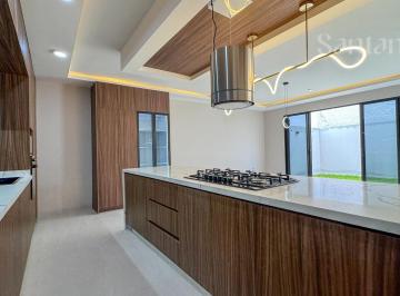 Casa en condominio de 5 habitaciones, Querétaro · Casa en Venta en Juriquilla