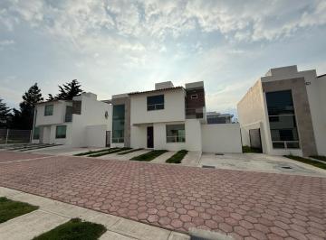 Casa en condominio · 230m² · 4 Recámaras · 5 Estacionamientos · Casa Venta Toluca, Cacalomacan, Ejido