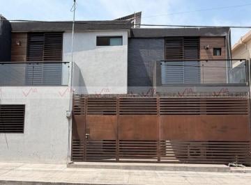 Casa · 230m² · 6 Recámaras · Casa en Venta en La Florida