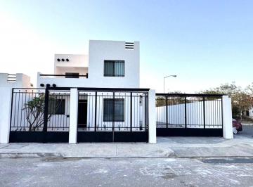 Casa de 3 habitaciones, Mérida · Hermosa Casa en Esquina Totalmente Amueblada