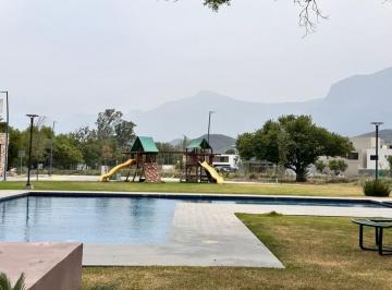 Casa · 425m² · 3 Recámaras · 3 Estacionamientos · Casa en Venta en Valle de Las Esmeraldas, Monterrey, Nuevo León.