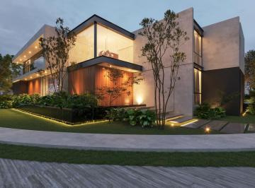 Casa · 602m² · 5 Recámaras · 4 Estacionamientos · Venta de Residencia de Lujo Killil en Yucatán Country Club, con Vista Al Campo de Golf