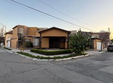 Casa de 4 habitaciones, Saltillo · Casa con Alberca en Venta | Portal de Aragón