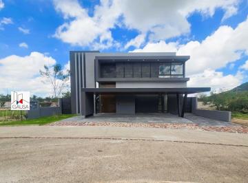 Casa en condominio de 4 habitaciones, Querétaro · Residencia en Venta en Condominio Rio Altozano El Nuevo Queretaro, Qro