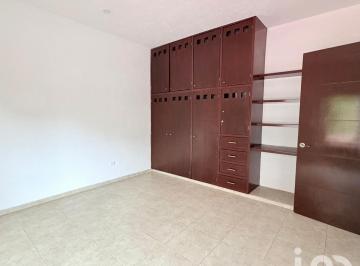 Casa · 390m² · 4 Recámaras · 4 Estacionamientos · Venta de Casa en La Supermanzana 12 de Benito Juárez, Quintana Roo