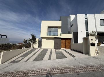 Casa · 261m² · 4 Recámaras · 3 Estacionamientos · Casa en Zibata