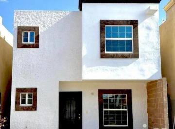 Casa · 102m² · 3 Recámaras · 2 Estacionamientos · Casa en Venta en Fraccionamiento Santa Clara