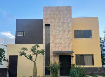 Casa de 3 habitaciones, Zapopan · Casa en Renta, en "Condominio Olmos", $23,500