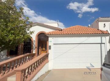 Casa · 353m² · 4 Recámaras · 2 Estacionamientos · Residencia en Venta