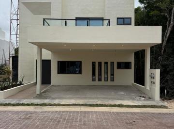 Casa · 237m² · 5 Recámaras · 2 Estacionamientos · Venta de Casa en Residencial Via Cumbres