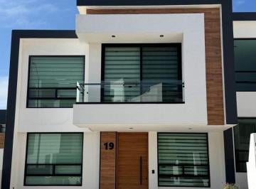 Casa en condominio de 4 habitaciones, Querétaro · Casa en Venta en Condominio con Amenidades en El Nuevo Refugio, Queretaro