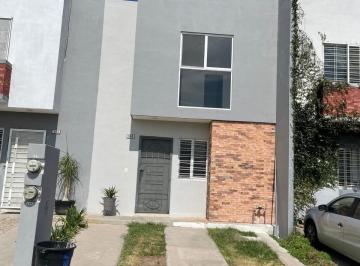 Casa · 102m² · 3 Recámaras · 2 Estacionamientos · Casa en Renta en Rinconadas del Lago, Parques de Tesistan, Zapopan