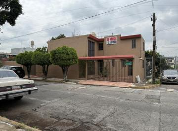 FACHADA · Magnifica Casa en Esquina, con Excelente Ubicacion