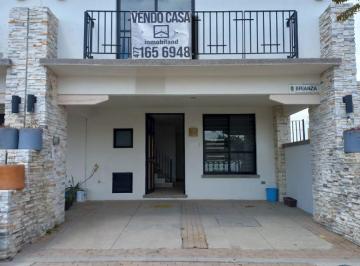 Casa de 3 habitaciones, León · Hermosa Casa en Venta Zona Norte de León, en Fraccionamiento Privado Frente a Área de Amenidades.