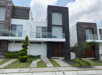 Casa · 200m² · 4 Recámaras · 2 Estacionamientos · Casa en Venta con 4 Habitaciones a Tres Minutos de Chedraui Cascatta