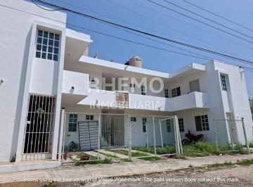 Edificio · 280m² · 4 Recámaras · 2 Estacionamientos · Venta Edificio 4 Departamentos Col. Villa Las Flores Poza Rica Ver.