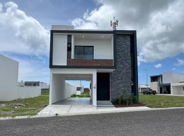 Casa · 175m² · 3 Recámaras · 2 Estacionamientos · Casa Nueva Frente a Parque en Lomas de La Rioja en Venta