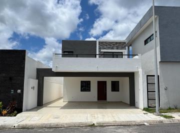 Casa · 179m² · 3 Recámaras · 2 Estacionamientos · Casa con Hab en Pb en Lomas de La Rioja en Venta