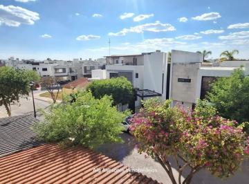 Casa de 4 habitaciones, Celaya · Maderas Residencial - Casa en Venta