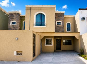 Casa de 4 habitaciones, Saltillo · Casa en Venta Al Oriente de Saltillo en Fraccionamiento Real del Sol
