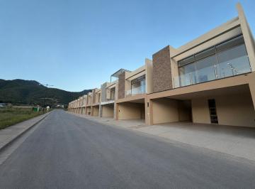 Casa · 220m² · 3 Recámaras · 2 Estacionamientos · Casa en Venta en Carretera Nacional