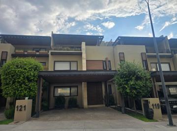 Casa · 229m² · 3 Recámaras · 2 Estacionamientos · Casa en Renta en Villas Carriedo