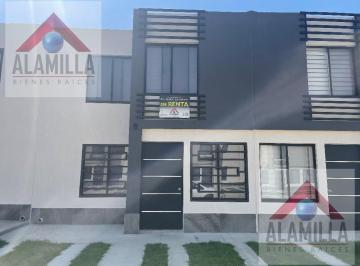 Casa · 94m² · 3 Recámaras · 2 Estacionamientos · Cabo Metropolitano Casa en Renta en Privada con Casa Club