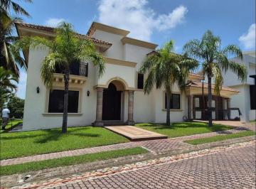 Casa · 516m² · 4 Recámaras · 4 Estacionamientos · Residencia en Venta, Residencial Lagunas de Miralta Altamira
