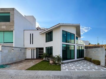N/A · Casa en Venta en Lomas del Lago, Querétaro – Diseño Exclusivo, Terraza y Jacuzzi