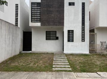 N/A · ¡Excelente Oportunidad de Compra! Casa en Venta de Dos Niveles Ubicada Frente a Parque en El Fraccio