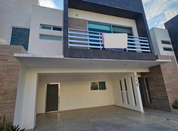 Casa de 3 habitaciones, Nacajuca · Casa en Renta de 3 Recamaras en Real Campestre