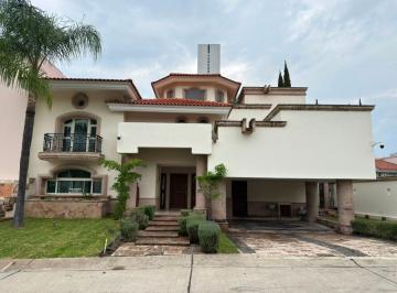 Casa de 3 habitaciones, Zapopan · Casa en Renta Puerta de Hierro