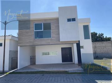 Casa · 162m² · 3 Recámaras · 2 Estacionamientos · Casa en Venta con Tres Recamaras y Jardin en Ocotlán, Tlaxcala