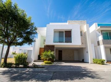 Casa · 314m² · 3 Recámaras · 2 Estacionamientos - MIRA MARTINO Asesores Inmobiliarios · Amplia Casa en Renta en Puebla Blanca, Lomas de Angelopolis II