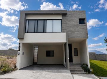 Casa de 3 habitaciones, García · Casa en Renta en Solana Residencial en Cumbres García Frente a Parque