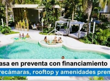 Casa · 192m² · 4 Recámaras · 2 Estacionamientos · Casa en Venta de 4 Habitaciones con Roof Garden en Playa del Carmen