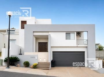 Casa · 333m² · 3 Recámaras · 2 Estacionamientos · Casa en Venta en Fraccionamiento La Cantera