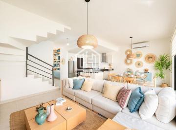 Casa · 156m² · 3 Recámaras · 2 Estacionamientos · Casa en Venta en Cancun de 3 Habitaciones Entrega Inmediata con Cocina Equipada