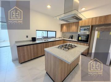 Casa · 159m² · 3 Recámaras · 2 Estacionamientos · Inversión a Minutos del Mar. Casa de 3 Recámaras, 3 Niveles, Terraza con Jacuzzi. Playa del Carmen