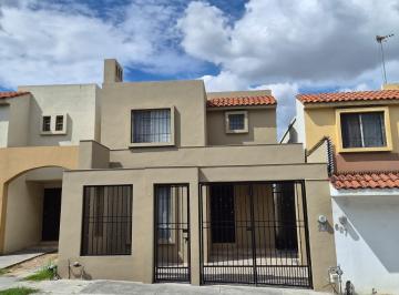 FACHADA · Excelente Casa en Renta con Confort, Excelente Estado y Ubicación Privilegiada