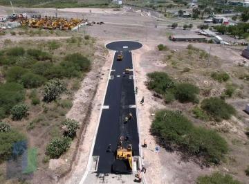 363cb03ed8295f26ec9633fef0a3951b822395be0844897b608cd2d051e9fe58 · Terreno en Venta Juriquilla en El Acceso, Uso de Suelo Comercial y Servicios.
